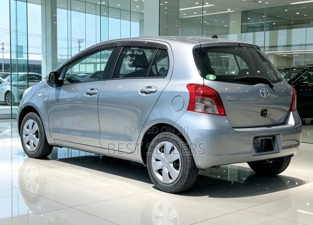 Toyota Vitz 2007 Gray