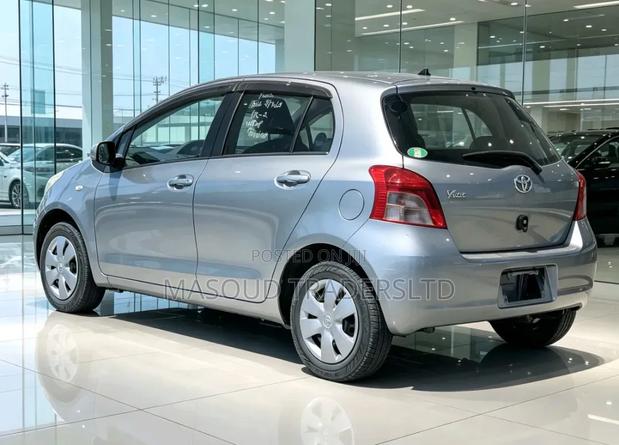 Toyota Vitz 2007 Gray