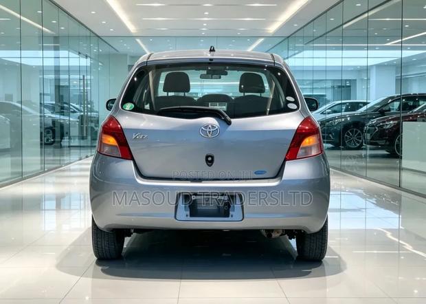 Toyota Vitz 2007 Gray