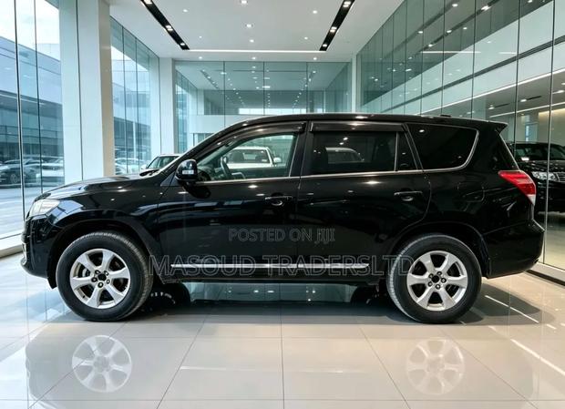 Toyota Vanguard 2011 Black