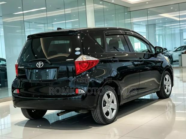 Toyota Ractis 2013 Black