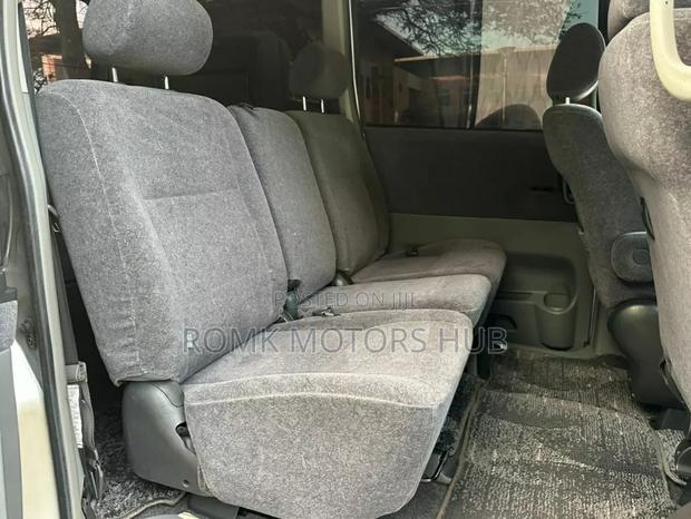 Toyota Voxy 2006 Silver