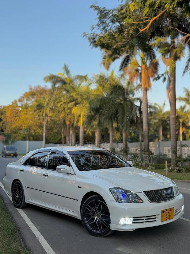 Toyota Crown 2007 White