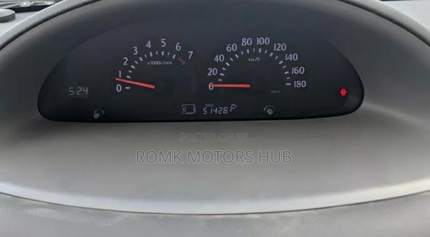 Toyota Sienta 2011 Brown