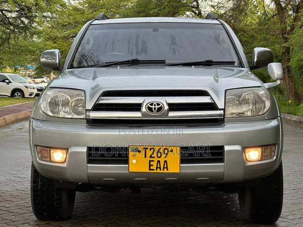 Toyota Hilux Surf 2004 Gray