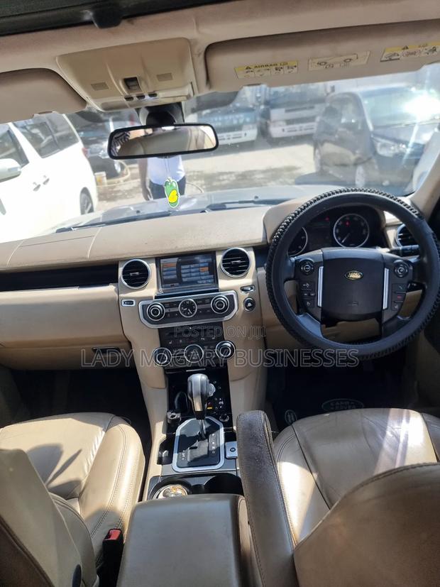 Land Rover Discovery 2010 Gray