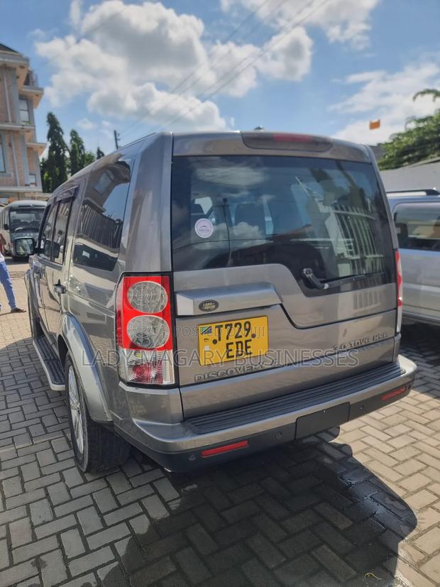 Land Rover Discovery 2010 Gray