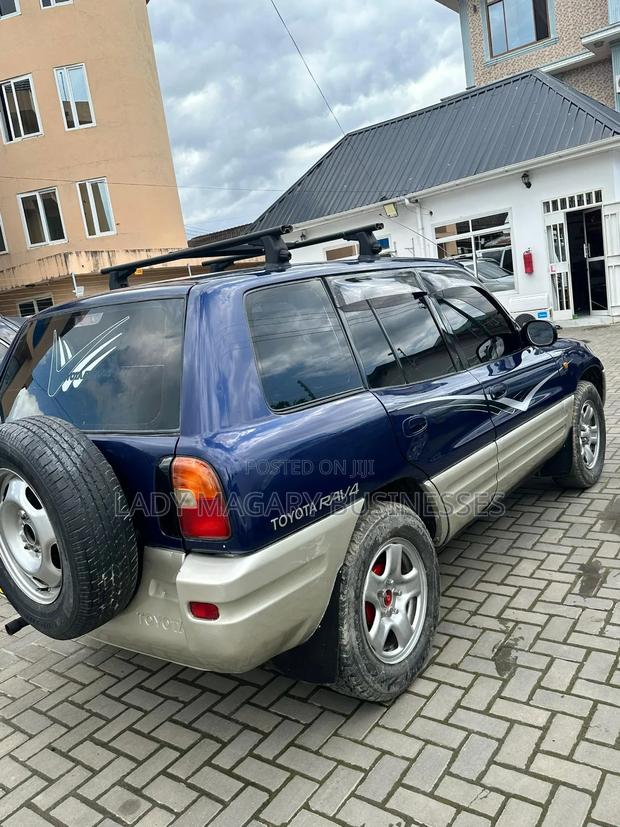 Toyota RAV4 Base FWD 1999 Blue