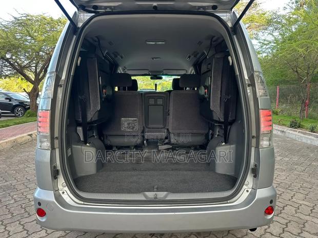 Toyota Noah 2006 Silver