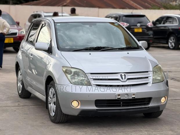 Toyota IST 2005 Silver