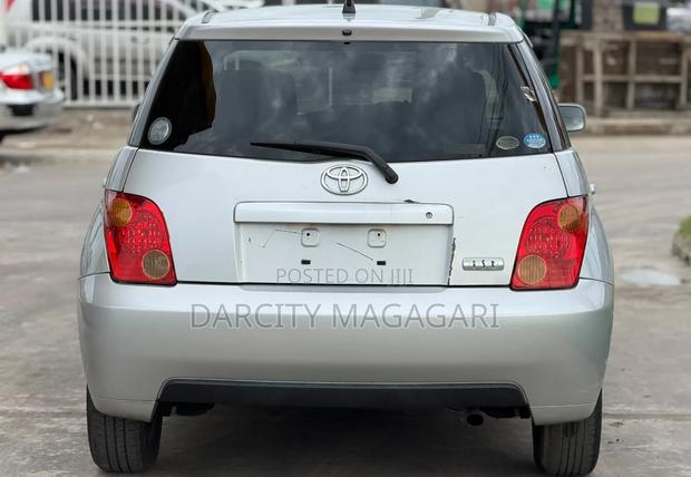 Toyota IST 2005 Silver