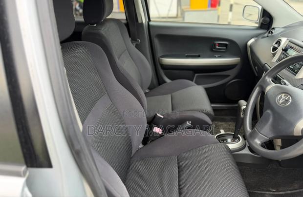 Toyota IST 2005 Silver
