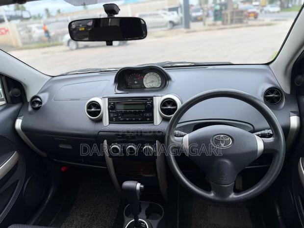Toyota IST 2005 Silver