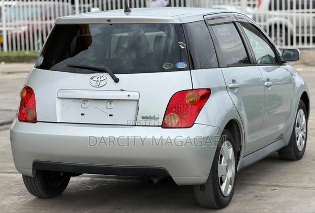 Toyota IST 2005 Silver