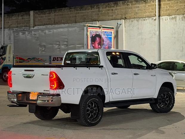 Toyota Hilux 2020 White