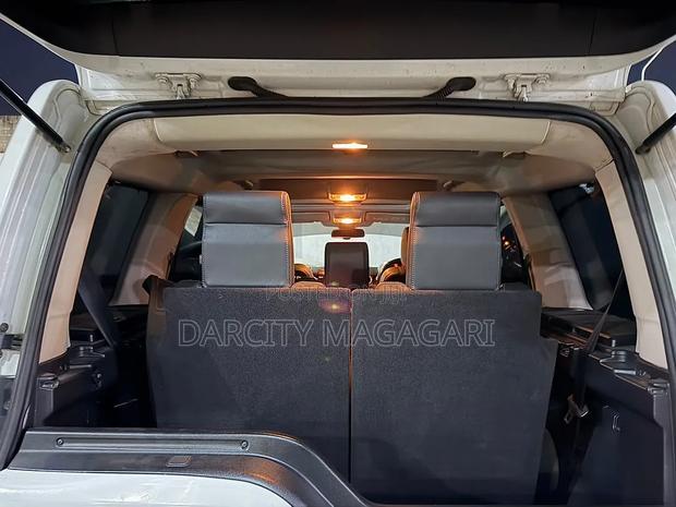 Land Rover Discovery 2015 White