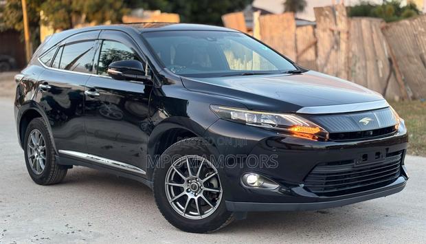 Toyota Harrier 2.0 2016 Black