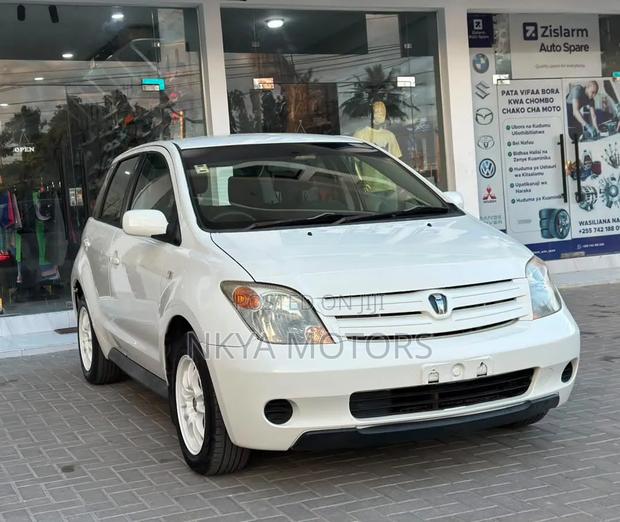 Toyota IST 2003 White