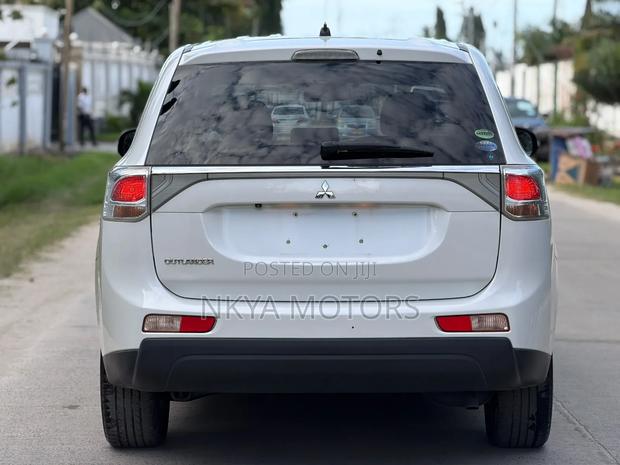 Mitsubishi Outlander 2013 White