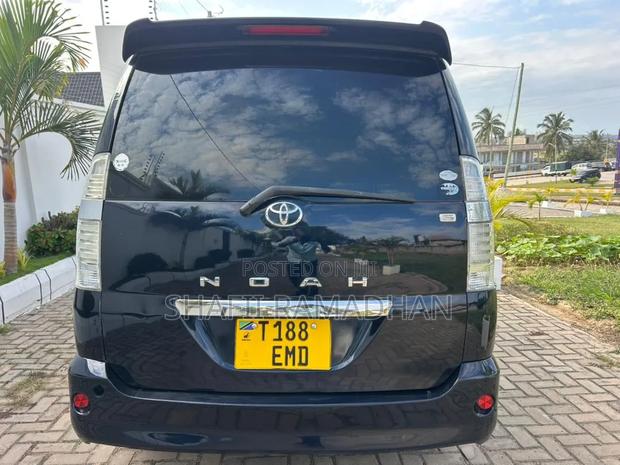 Toyota Noah 2015 Black
