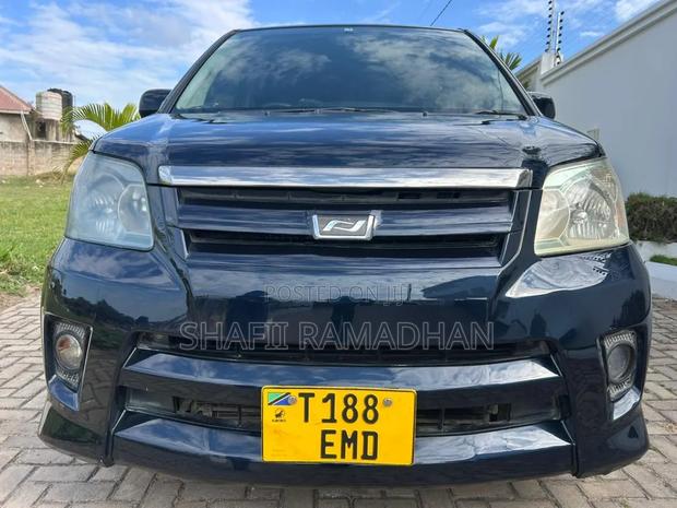 Toyota Noah 2015 Black