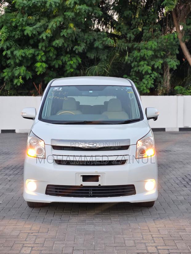 Toyota Noah 2.0 FWD (8 Seater) 2020 White
