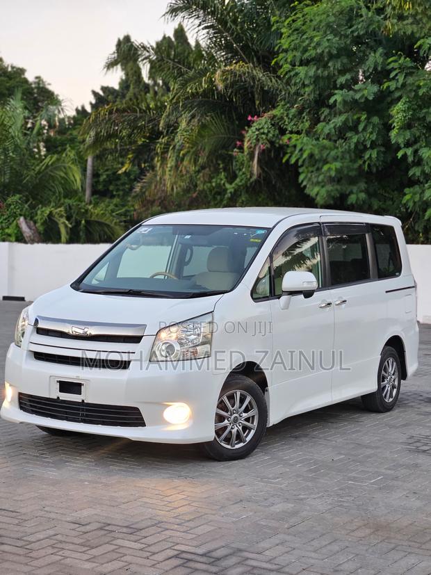 Toyota Noah 2.0 FWD (8 Seater) 2020 White