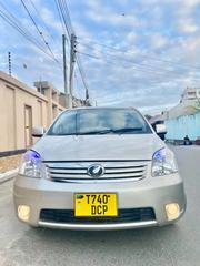 Toyota Raum 2005 Gold for sale