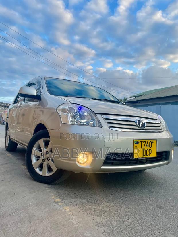 Toyota Raum 2005 Gold