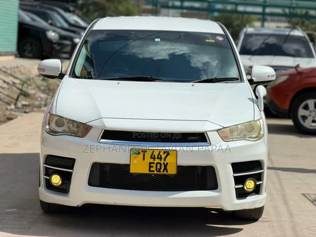 Mitsubishi Outlander 2010 White