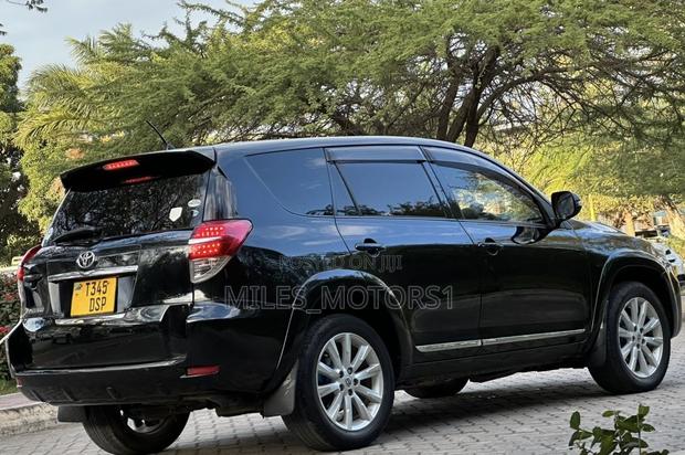 Toyota Vanguard 2011 Black