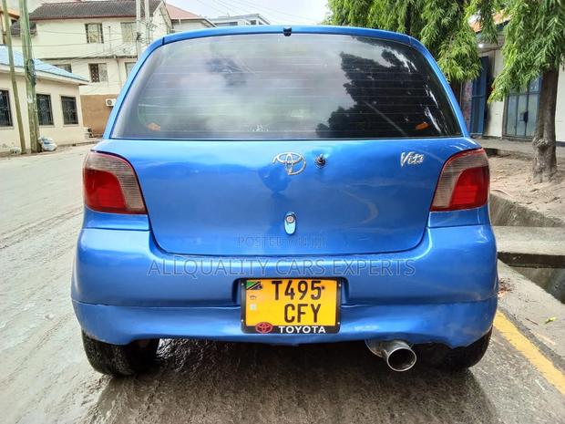 Toyota Vitz 2002 Blue