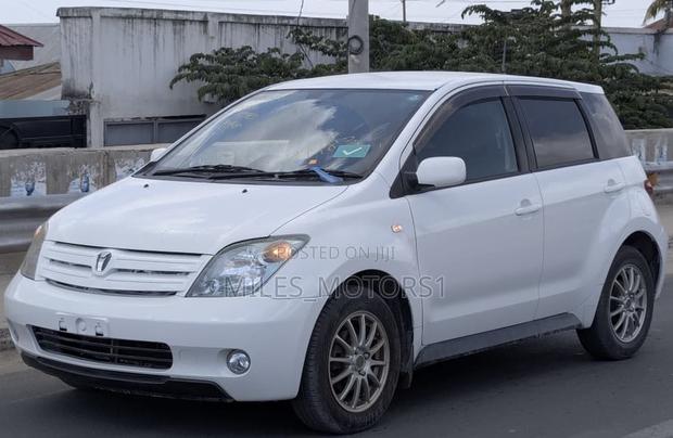 Toyota IST 2003 White