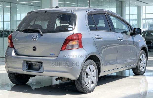 Toyota Vitz 2007 Silver