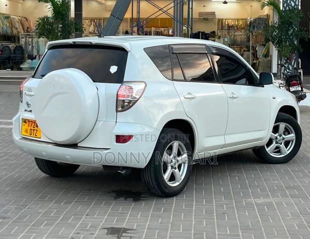 Toyota RAV4 2006 White
