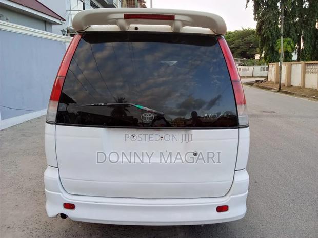 Toyota Noah 2003 White