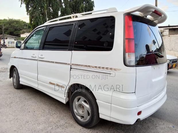 Toyota Noah 2003 White