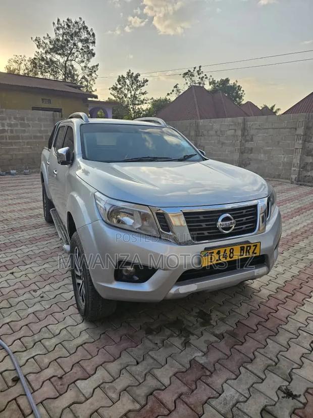 Nissan Navara 2018 Silver