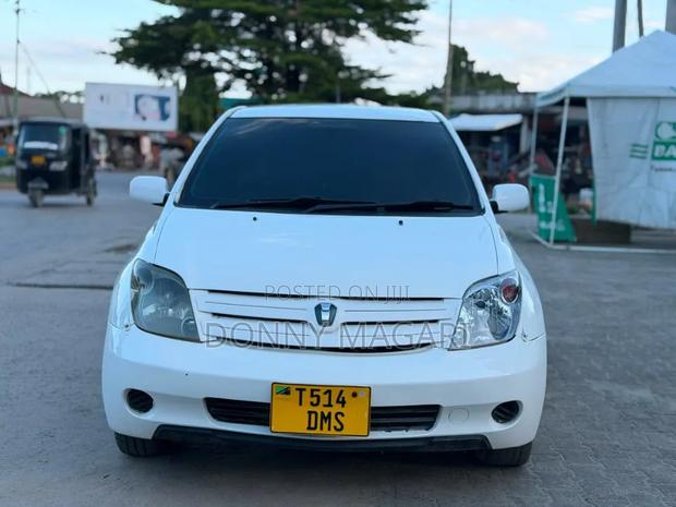 Toyota IST 2005 White