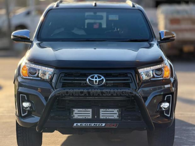 Toyota Hilux 2019 Gray