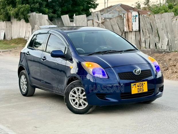 Toyota Vitz 2005 Blue
