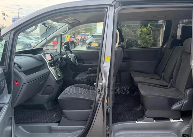 Toyota Noah 2008 Gray