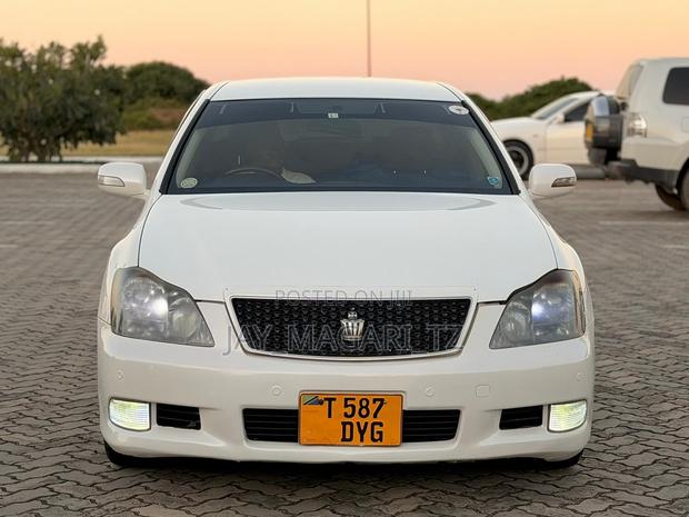Toyota Crown 2007 White