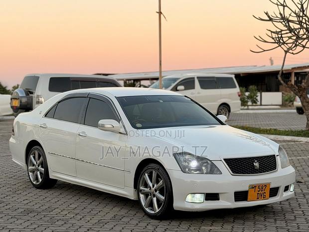 Toyota Crown 2007 White