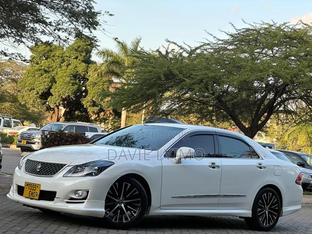 Toyota Crown 2009 Pearl