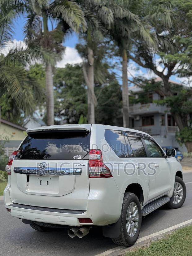 Toyota Land Cruiser Prado 2016 White