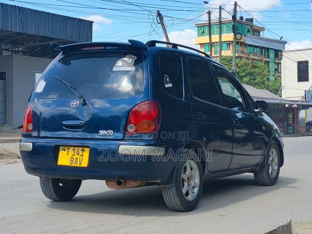 Toyota Corolla Spacio 2000 Blue