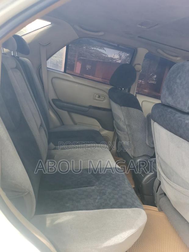 Toyota Harrier 3.0 V6 2003 White