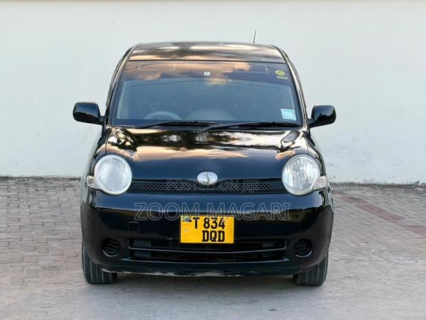 Toyota Sienta 2005 Black
