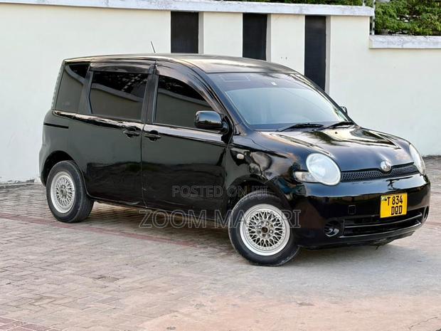 Toyota Sienta 2005 Black